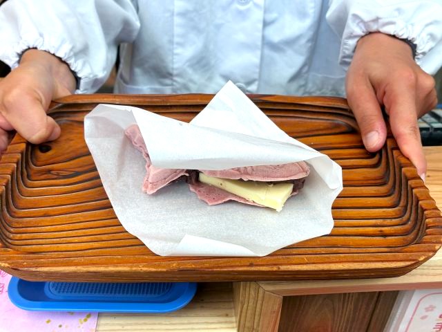 熱海・田舎本舗の桜あんバタたいやき