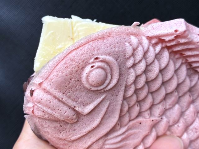 熱海・田舎本舗の桜あんバタたいやき