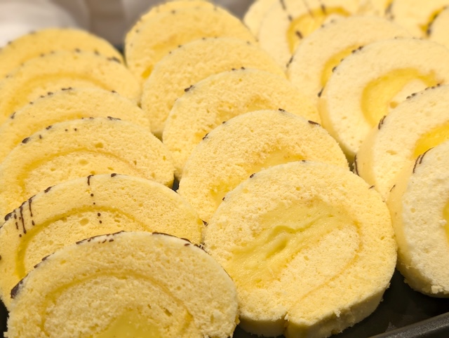 「房のたまごロールケーキ」税込1,620円/1本 ※オープン1ヵ月は特別価格1,296円(税込)