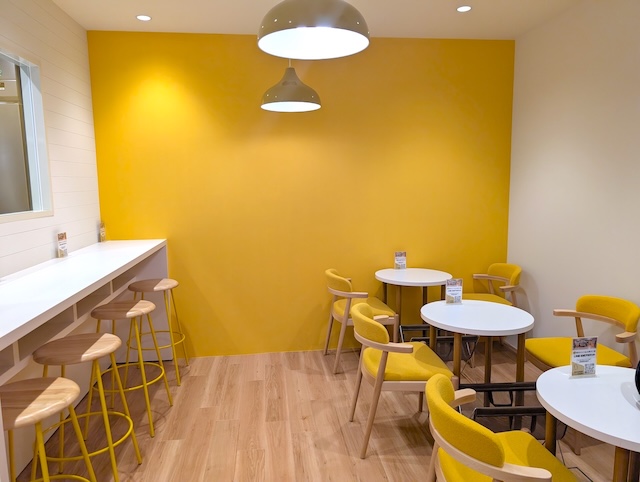 【新業態・千葉県初出店】 「房の駅」の新ブランド「房のたまごdeお菓子工房」イートインコーナー