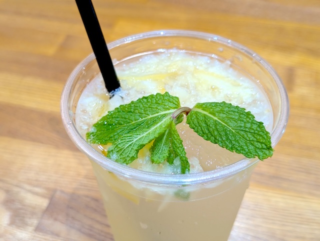 「ピッツェリア アルポンテ・カンパネッラ」レモンソーダジュース