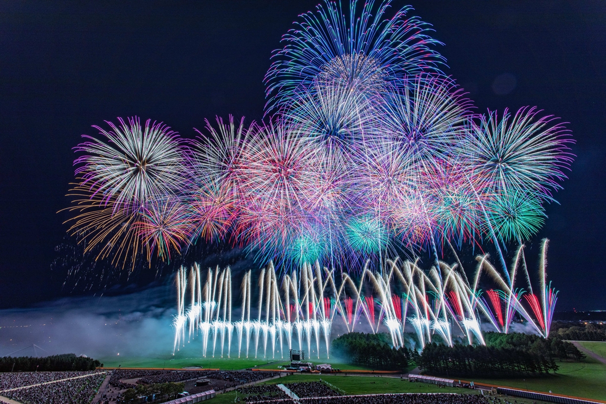 【北海道芸術花火2026】約50分間ノンストップ！9月5日にモエレ沼公園で開催