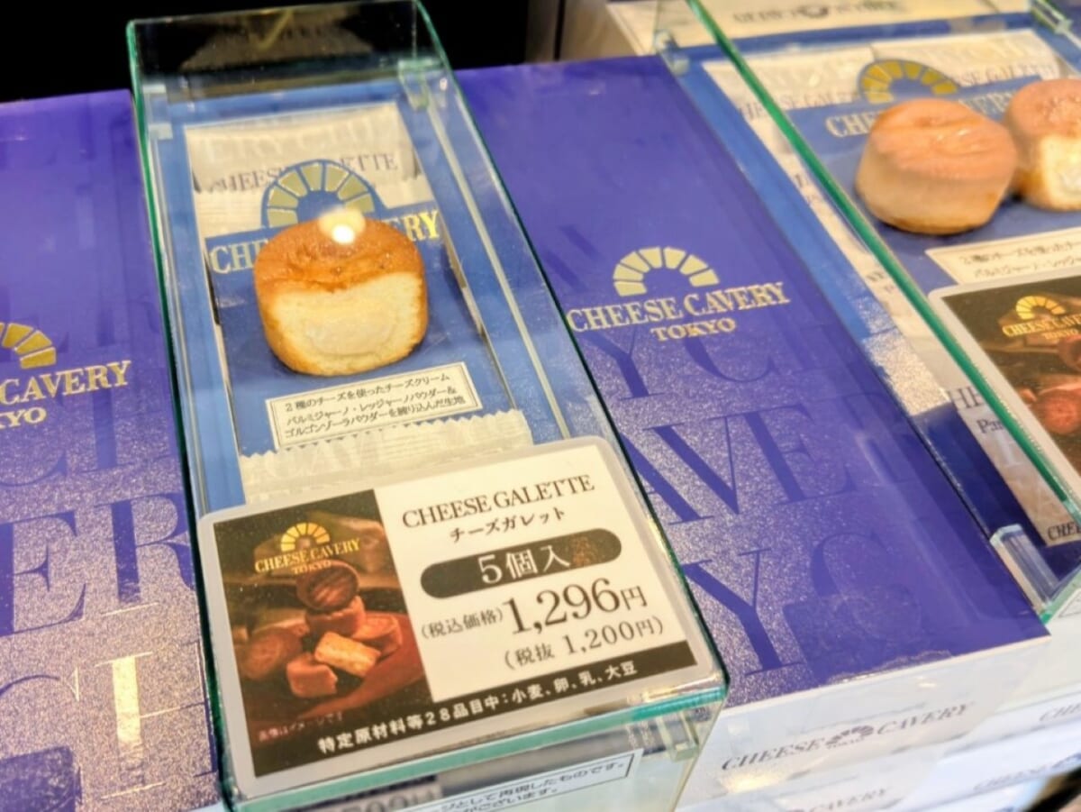 東京都江戸川区・「CHEESE CAVERY TOKYO」熟成チーズガレット（ディスプレイ）