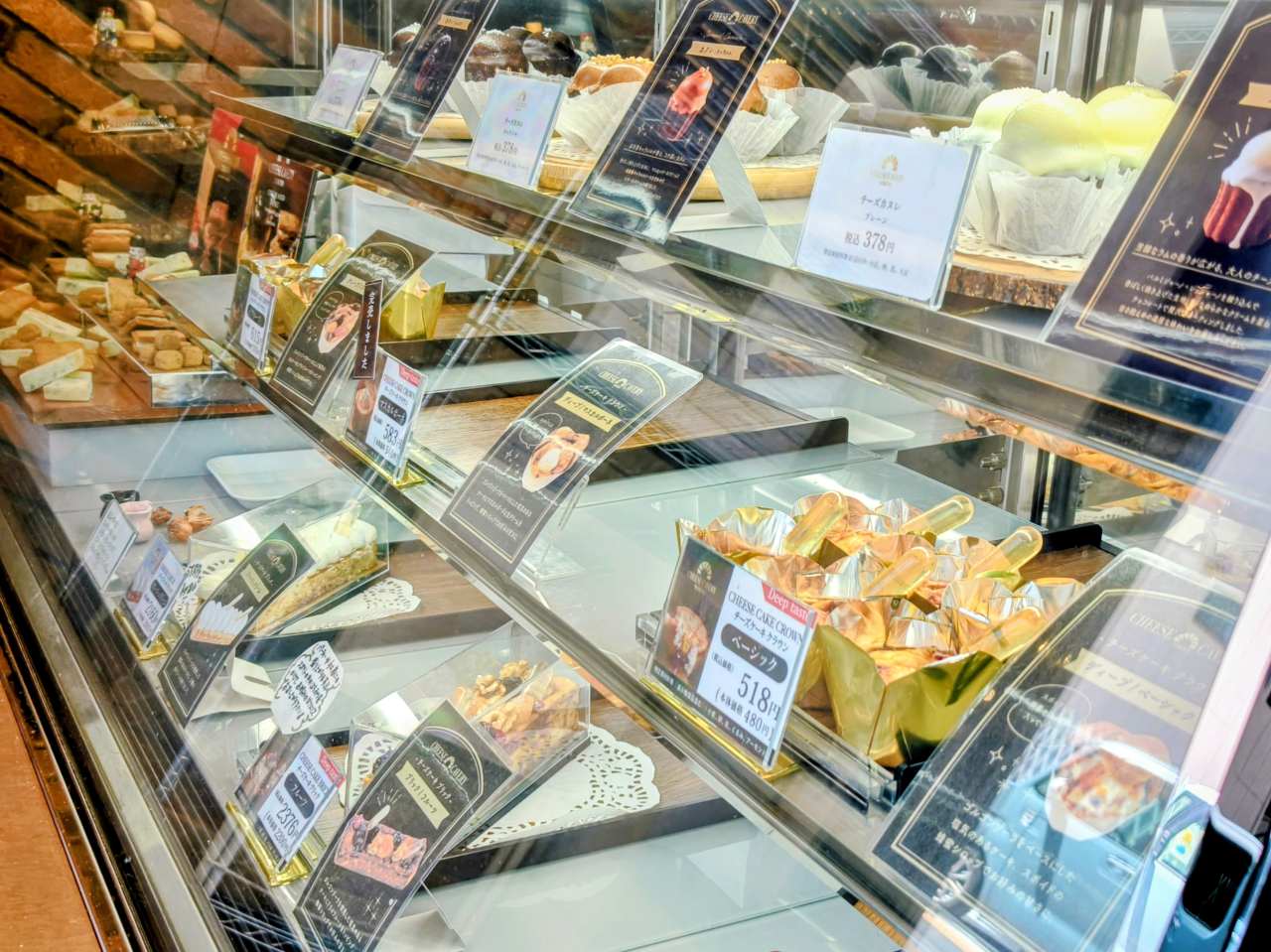 東京都江戸川区・「CHEESE CAVERY TOKYO⼀之江本店」ショーケース