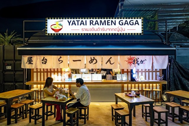 タラートロットファイラチャダー（ラチャダー鉄道市場）の麺屋我ガ