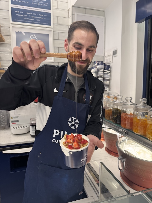 ギリシャヨーグルト　ギリシャ　アテネ　ヨーグルトバー　食べ比べ