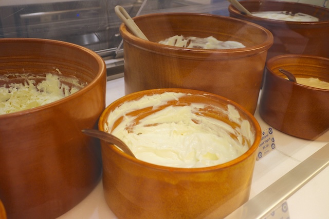 ギリシャヨーグルト　ギリシャ　アテネ　ヨーグルトバー　食べ比べ　種類