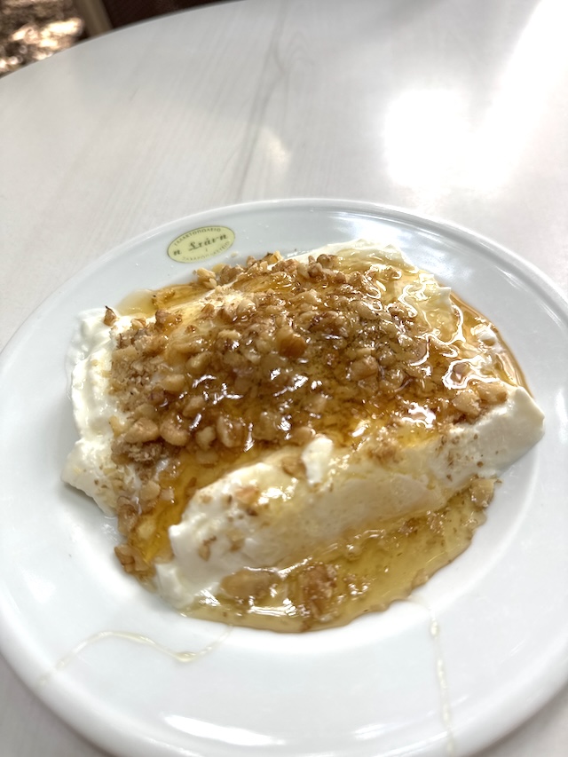ギリシャヨーグルト　ギリシャ　アテネ　ヨーグルトバー　食べ比べ stepi