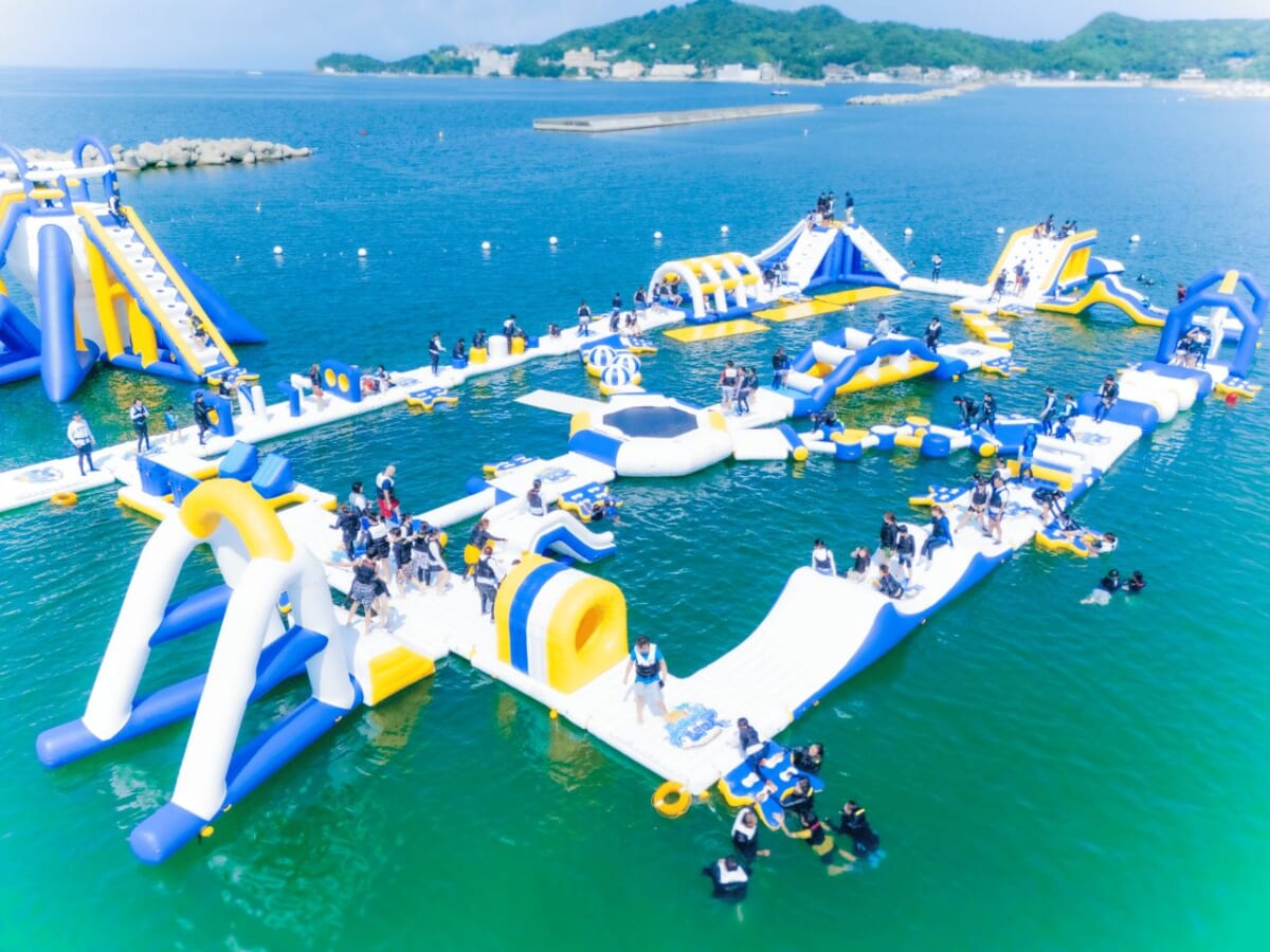 海上アスレチック「AQuaLooP（アクアループ）」がスケールアップしてオープン！7月4日から｜和歌山県