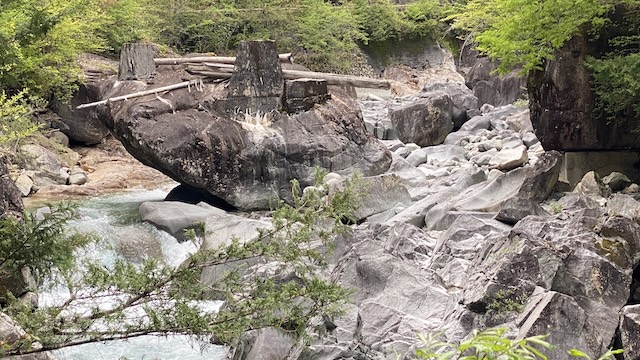 阿寺渓谷　壊れた橋