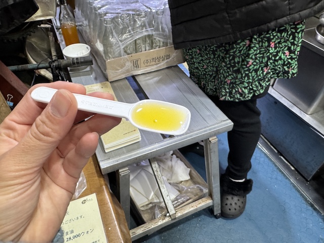 中部市場 忠北製油所 ごま油　ソウル　お土産　試食