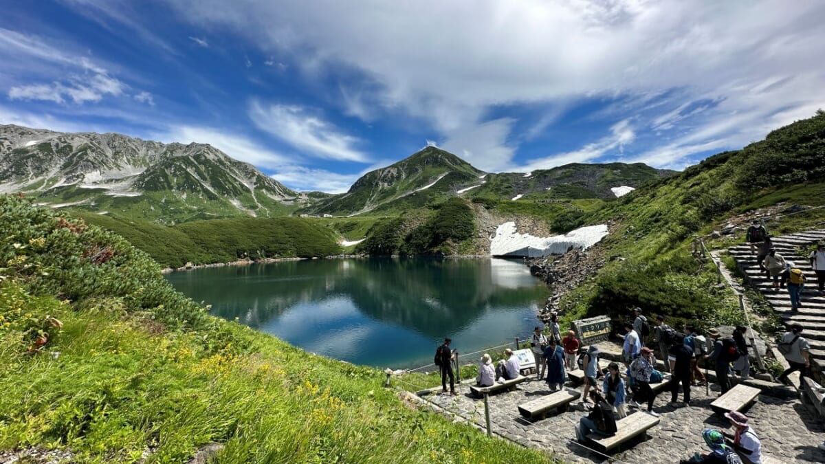 立山黒部アルペンルートで「山の日デイズ」開催！標高2,450mでヨガイベントや自然学習を体験