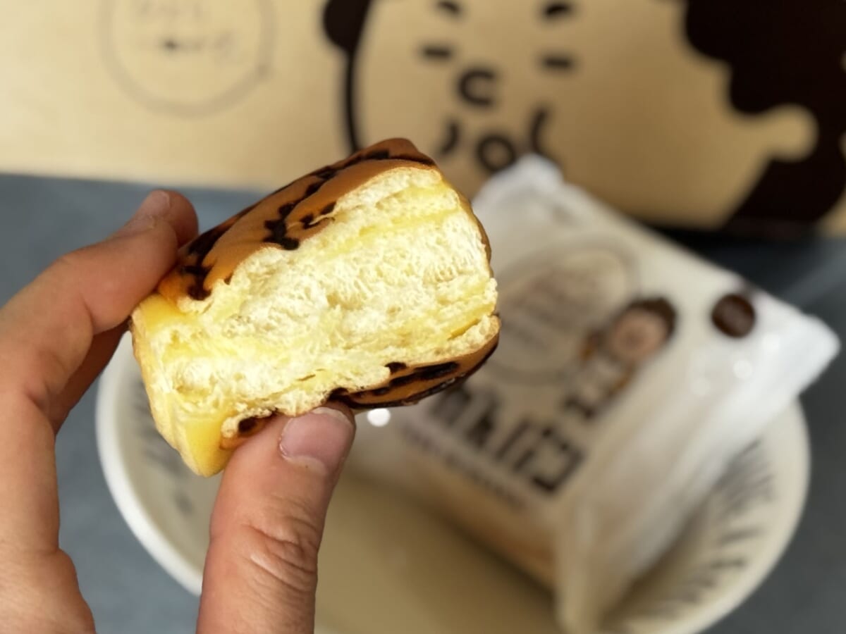 大阪土産「おかんパン」中身ミルク断面