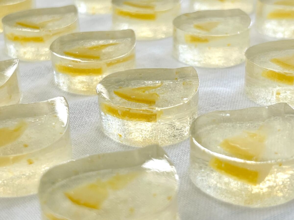 【夏限定かき氷 レモンの雫氷】目と舌で味わう涼！期間限定の琥珀糖も登場｜京都・永楽屋