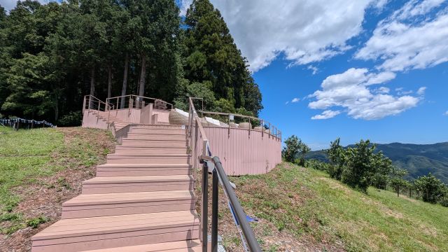 「宝登山ロープウェイ」の「SUSABINO TERRACE」