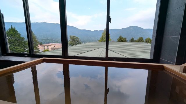 「箱根強羅 KAIKA」のヒノキ風呂