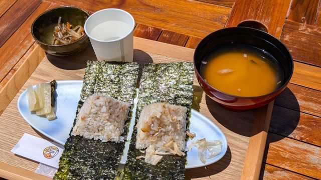 「宝登山ロープウェイ」の「SUSABINOキッチン 天空むすびセット」
