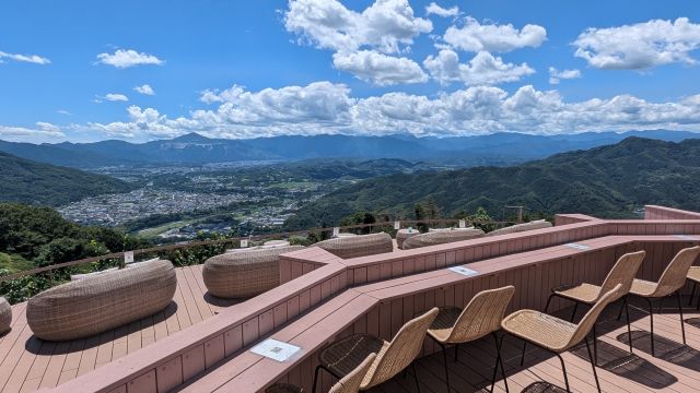 「宝登山ロープウェイ」の「SUSABINO TERRACE」