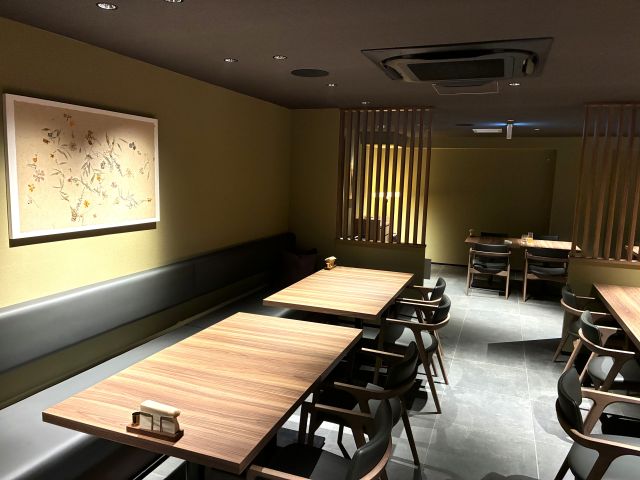 「箱根強羅 KAIKA」の「水」テーブル席