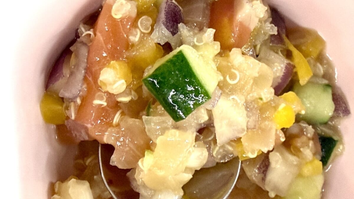サーモンとキヌアのポキ風サラダ