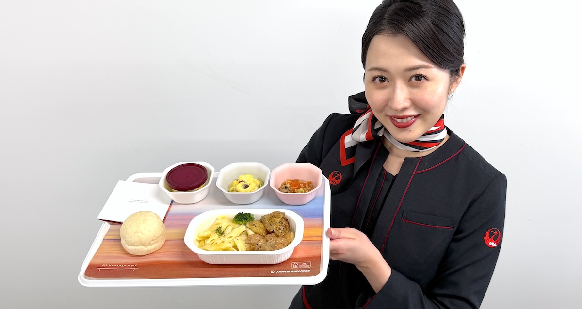 【JALホノルル線の新機内食をレビュー】エコノミーとは思えない満足感！機内にハワイの風が吹く「JAL Hawaiian Table」