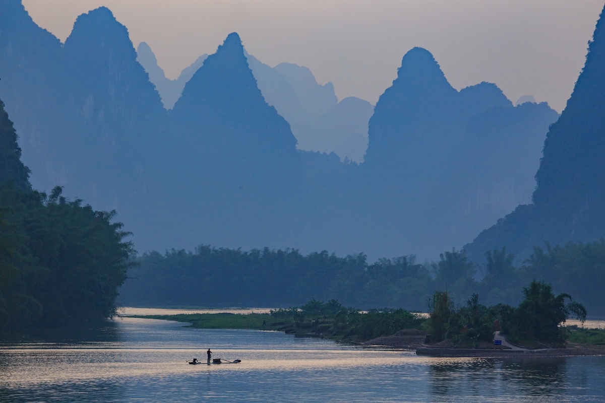 中国　桂林　山水　漓江　　水墨画