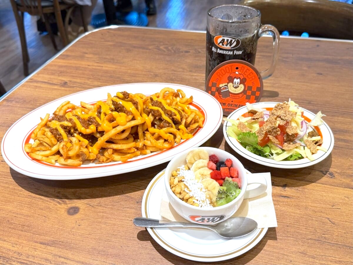 【沖縄ローカルファストフード「A&W」】初のレストラン「A&W カジュアルダイニング」を現地ルポ！食べるべき限定メニューおすすめ5選