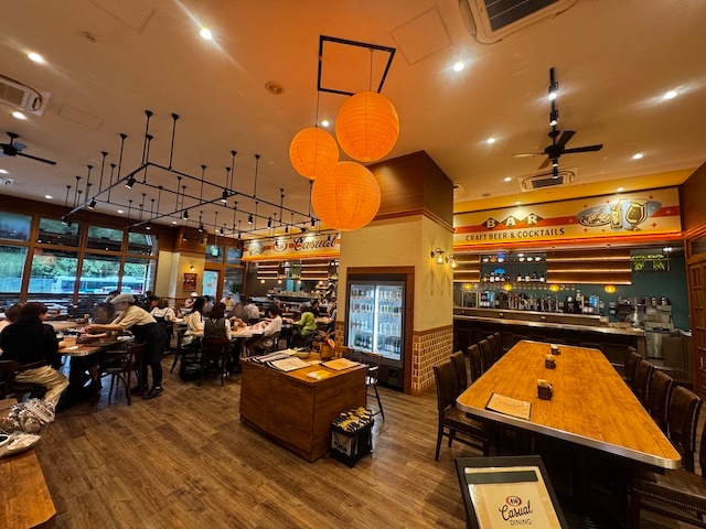 【沖縄ローカルファストフード「A&W」】初のレストラン「A&W カジュアルダイニング」店内1