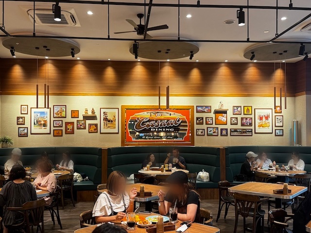 【沖縄ローカルファストフード「A&W」】初のレストラン「A&W カジュアルダイニング」店内2