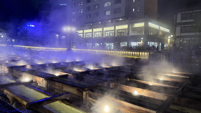 夜の草津温泉湯畑