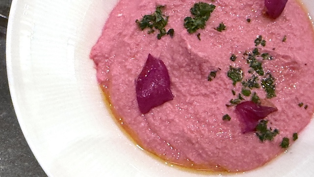 ノゾホテル　ディナービュッフェ　富良野産大豆とビーツのフムス