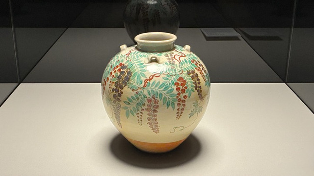 国宝「色絵富花文茶壺」
