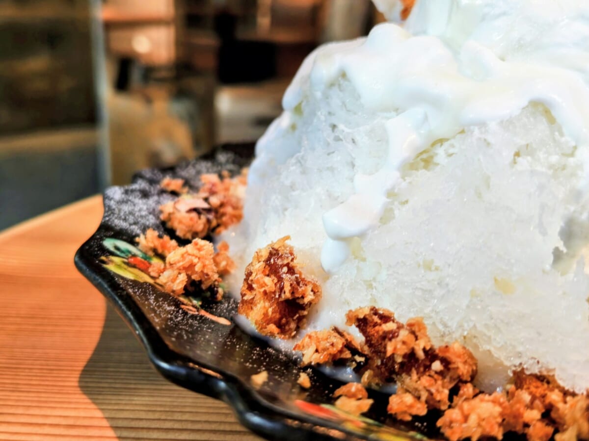 東京都港区・「AMAM DACOTAN cafe&bake 表参道」2026年夏季限定かき氷「氷ノ山」白ノ山（ココナッツとクラッシュハニートースト）5