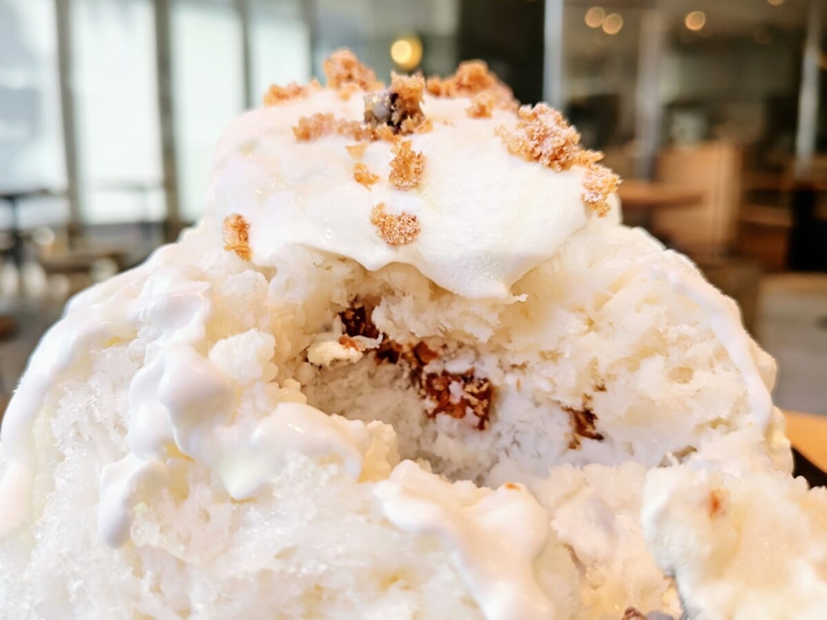 東京都港区・「AMAM DACOTAN cafe&bake 表参道」2026年夏季限定かき氷「氷ノ山」白ノ山（ココナッツとクラッシュハニートースト）6