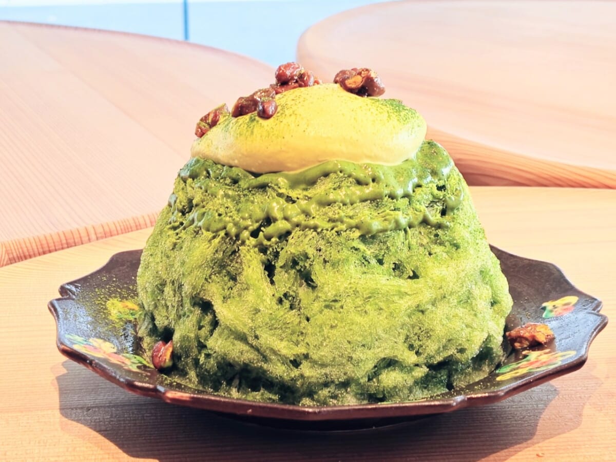 東京都港区・「AMAM DACOTAN cafe&bake 表参道」2026年夏季限定かき氷「氷ノ山」緑ノ山（抹茶ピスタチオとレアチョコパン）