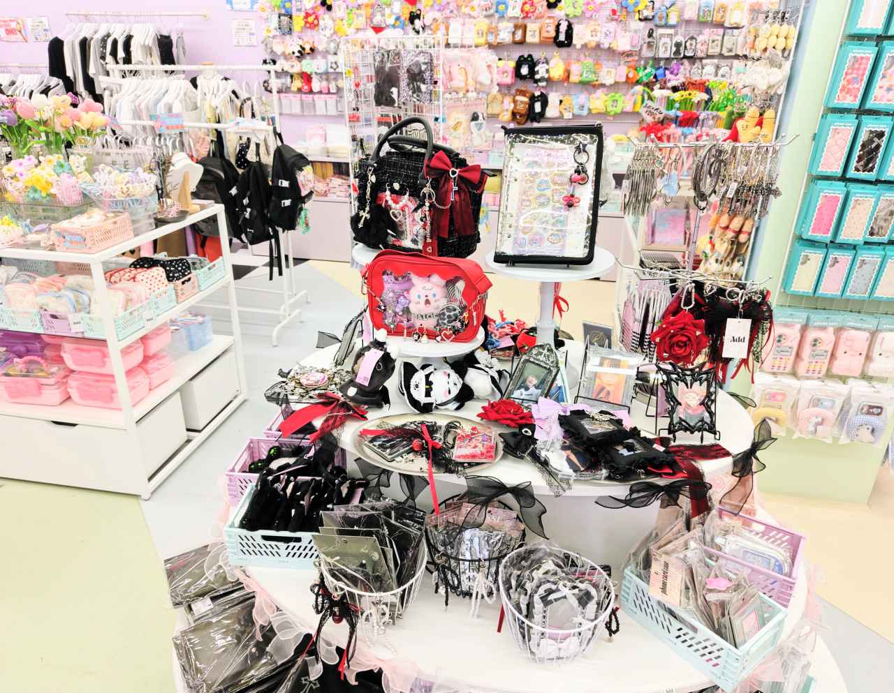 東京都豊島区・推し活メガストア「Ossi池袋店」店内2