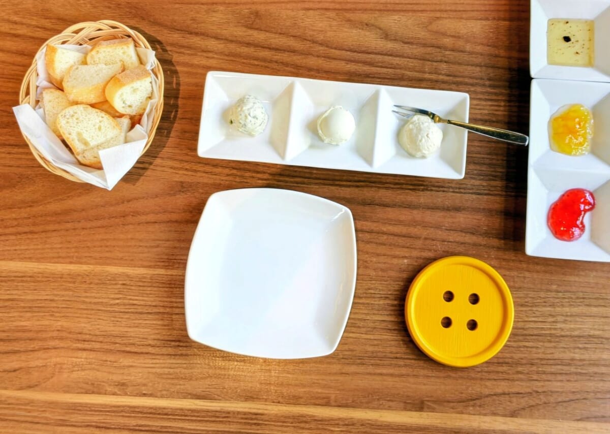 神奈川県川崎市・「La Petite Fromagerie 〜小さなチーズの店〜」パン&20種チーズ食べ放題プラン(取り皿)