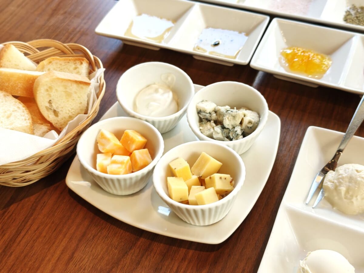 神奈川県川崎市・「La Petite Fromagerie 〜小さなチーズの店〜」パン&20種チーズ食べ放題プラン2