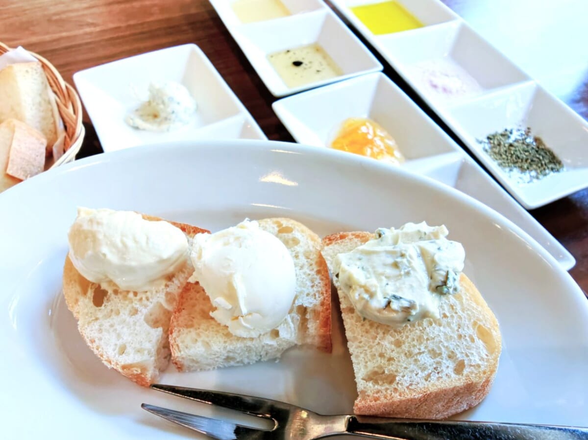 神奈川県川崎市・「La Petite Fromagerie 〜小さなチーズの店〜」パン&20種チーズ食べ放題プラン(チーズとパン)