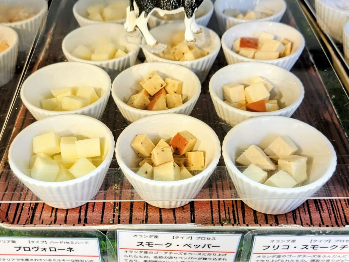 神奈川県川崎市・「La Petite Fromagerie 〜小さなチーズの店〜」パン&20種チーズ食べ放題プラン（ショーケースのチーズ）4