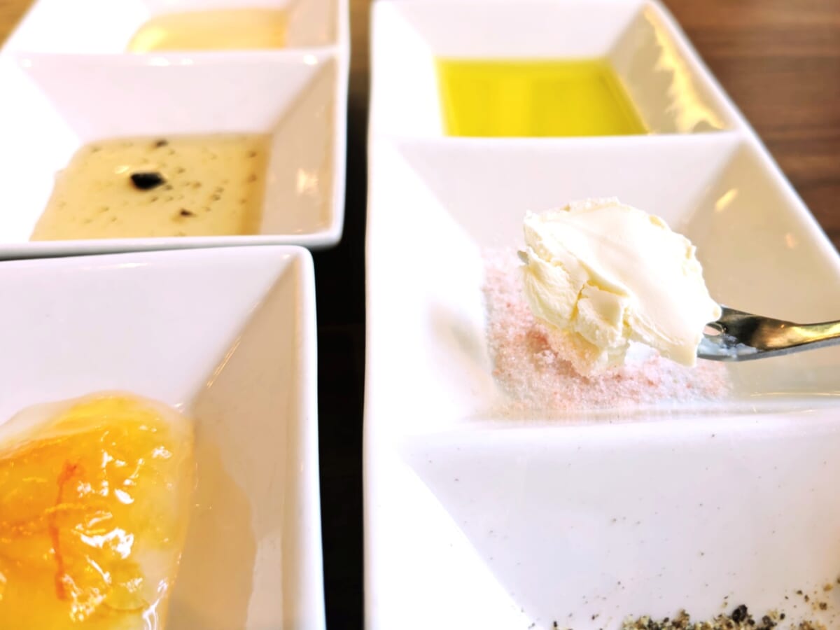 神奈川県川崎市・「La Petite Fromagerie 〜小さなチーズの店〜」パン&20種チーズ食べ放題プラン(チーズとトッピング)
