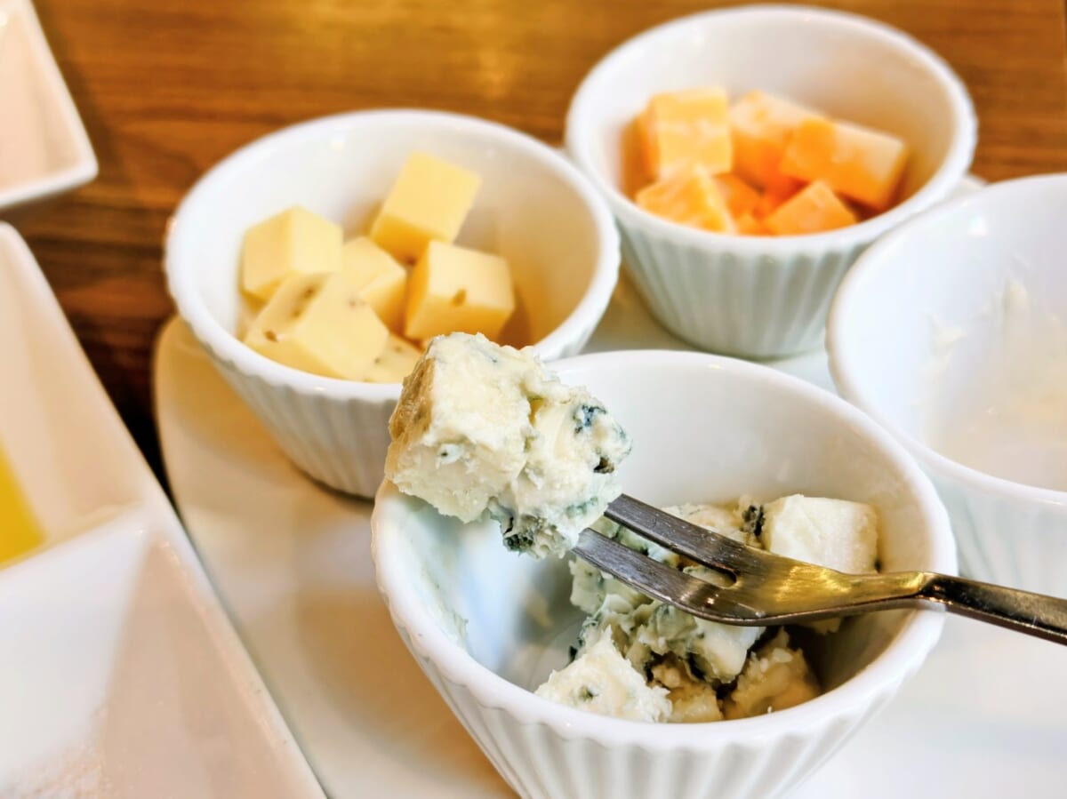 神奈川県川崎市・「La Petite Fromagerie 〜小さなチーズの店〜」パン&20種チーズ食べ放題プラン(ゴルゴンゾーラ・ピカンテ)