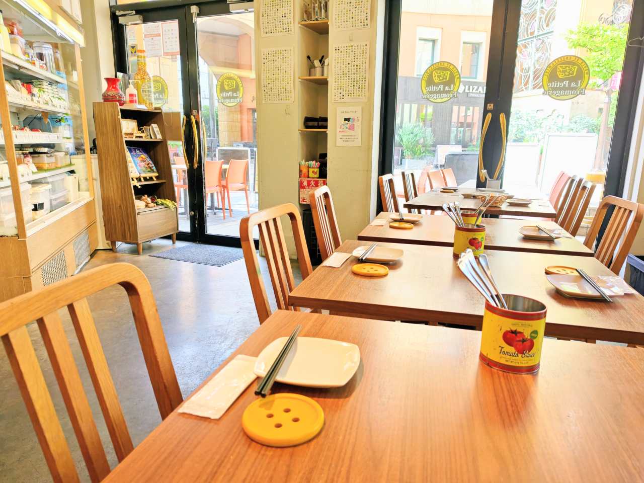 神奈川県川崎市・「La Petite Fromagerie 〜小さなチーズの店〜」店内