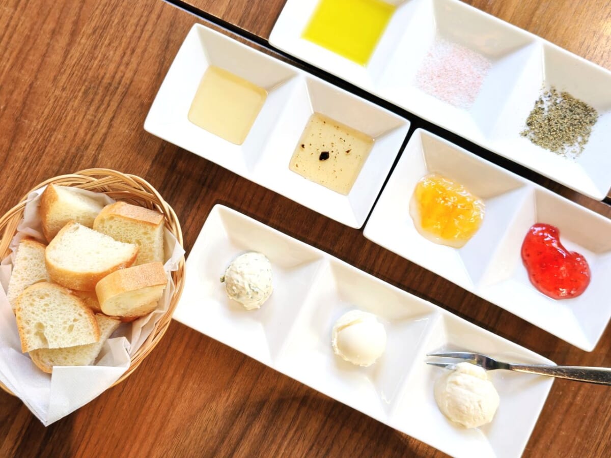 神奈川県川崎市・「La Petite Fromagerie 〜小さなチーズの店〜」パン&20種チーズ食べ放題プラン(クリームチーズ3種盛り、パン、トッピング)