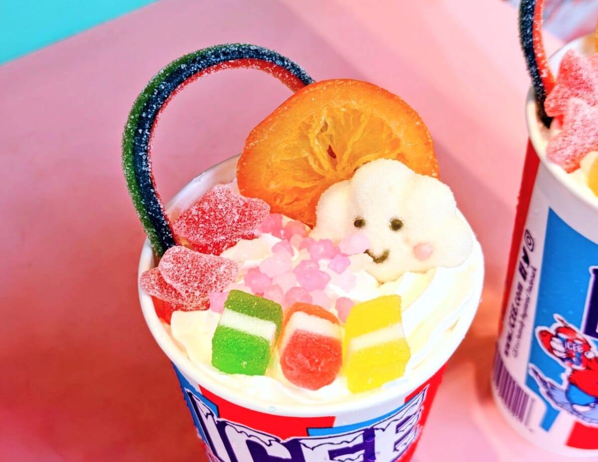 東京都渋谷区・「GO☆GO☆CAFE!」2026年6月18日（木）～2026年8月31日（月）「ICEE」×「GO☆GO☆CAFE!」コラボポップアップショップ（原宿オリジナル「HARAJUKUサマースプラッシュ」レッドストロベリー）