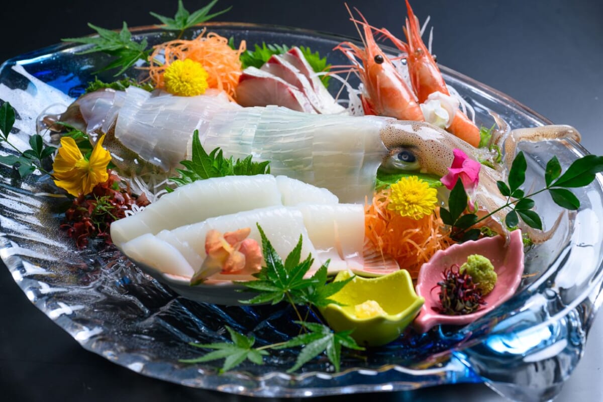 【1人でイカ2杯を食べ比べ】秋の宿泊プラン「旬のアオリイカ＆京丹後イカ漁火」登場｜京都・夕日ヶ浦温泉 海舟