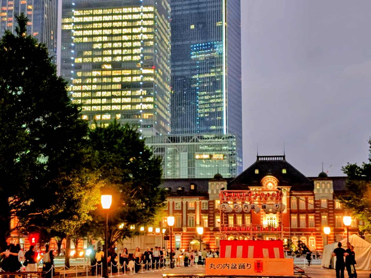 東京都千代田区・2026年7月24日（金）〜2026年8月23日（日）「MARUNOUCHI SUMMER FEST」東京駅のライトアップ）