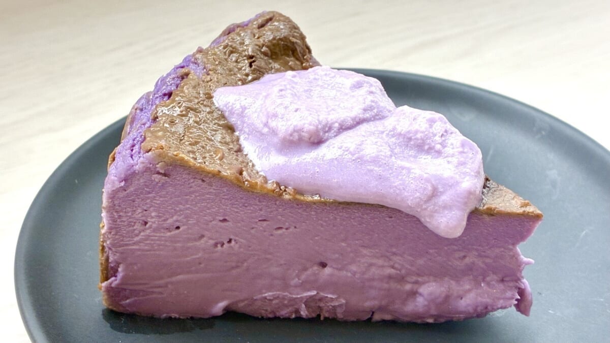 ウベバスクチーズケーキ ウベクリーム添え