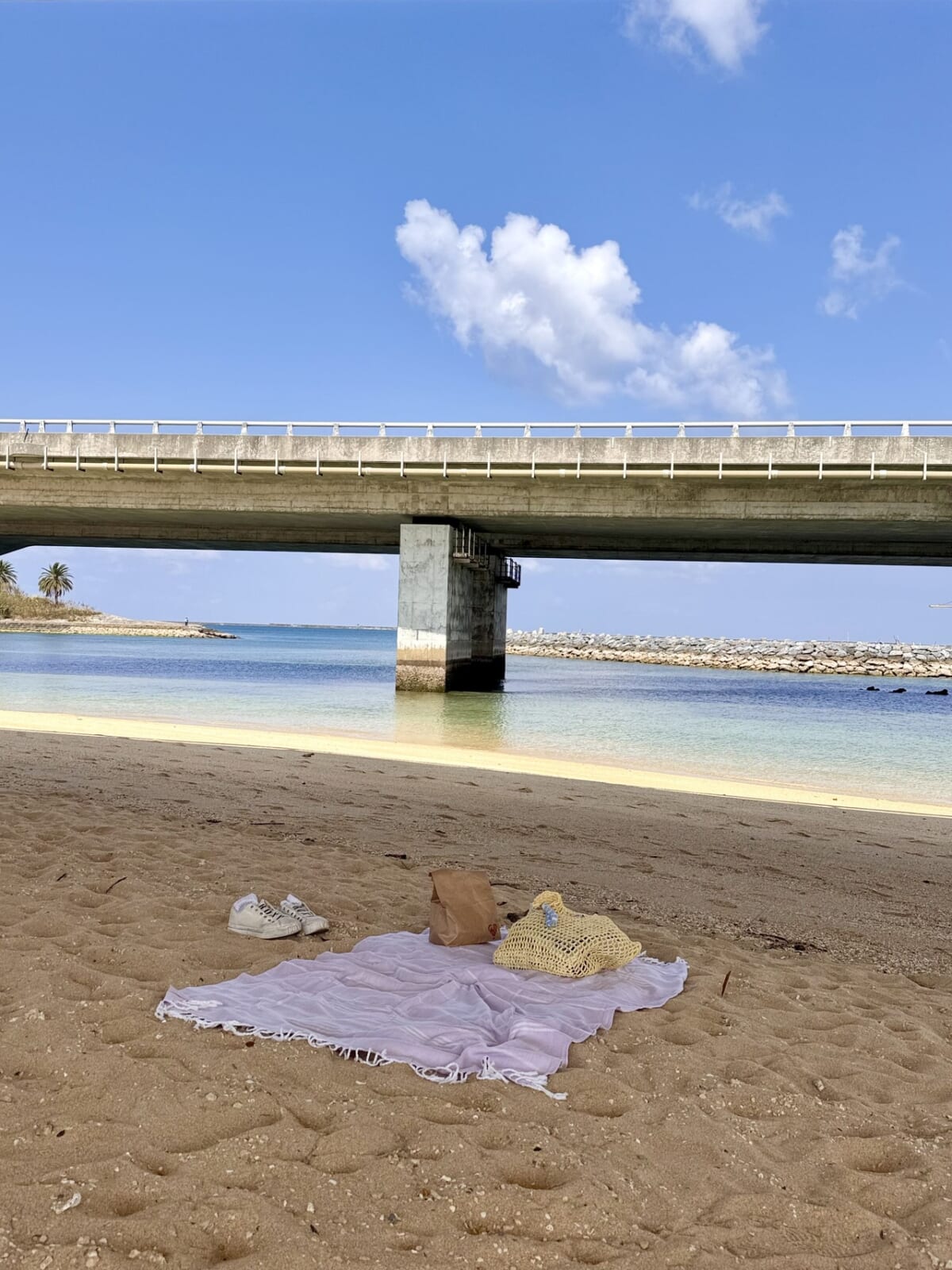 波の上ビーチでくつろぐ様子