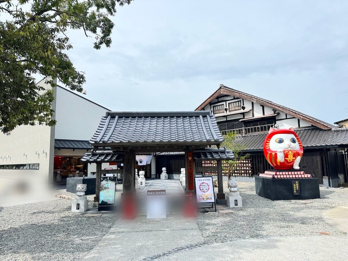 湯布院の新観光名所！「猫猫寺 湯布別院」はどんな施設？ エントランス